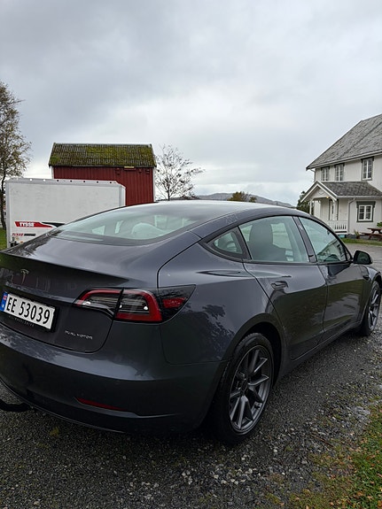 Tesla Model 3 4 of 12