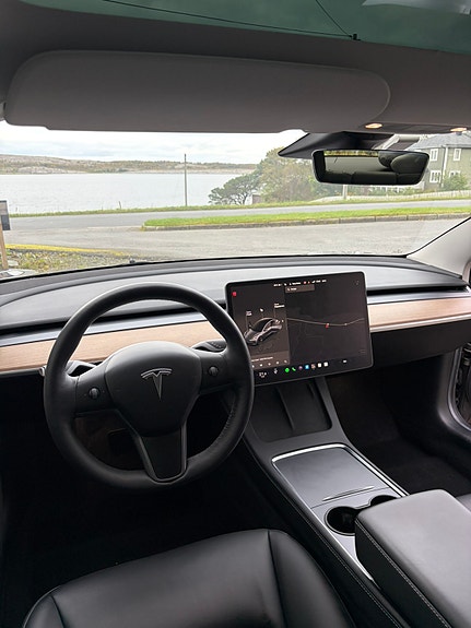 Tesla Model 3 9 of 12