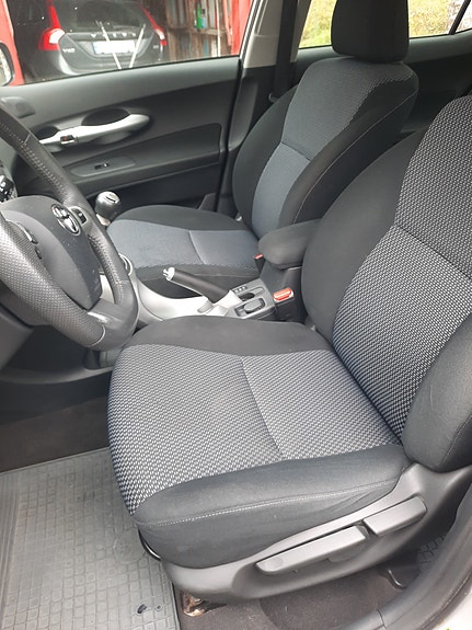 Toyota Auris 13 of 15