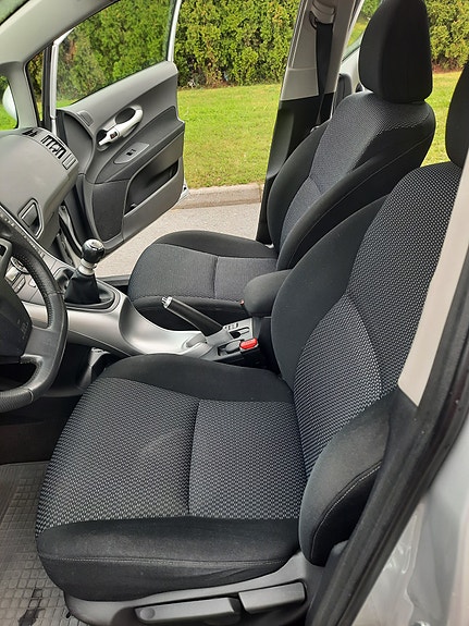 Toyota Auris 5 of 15