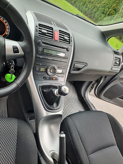 Toyota Auris 4 of 15