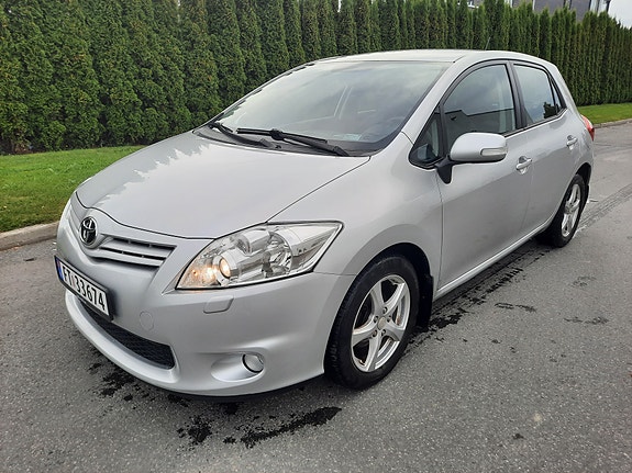 Toyota Auris 15 of 15