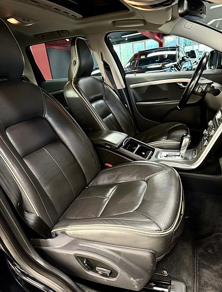 Volvo XC70 10 of 13