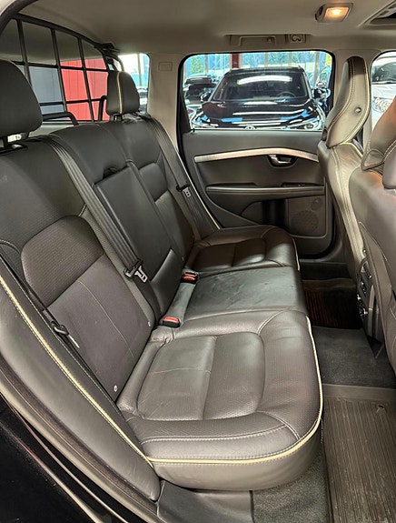 Volvo XC70 12 of 13