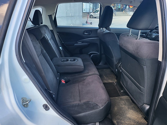 Honda CR-V 25 of 30