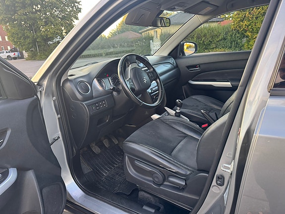 Suzuki Vitara 10 of 30