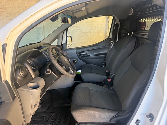 Nissan NV200 15 of 25