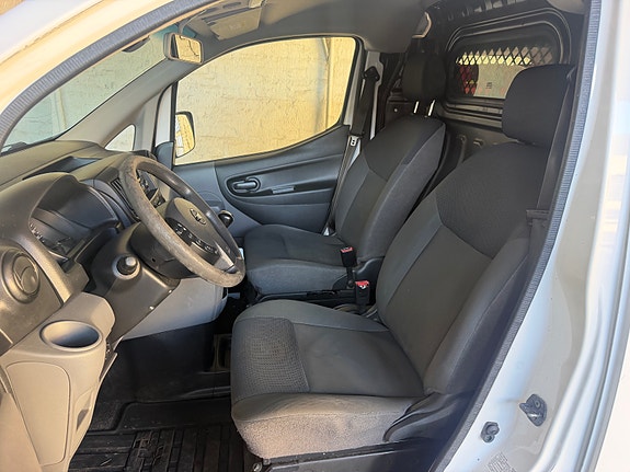 Nissan NV200 16 of 25