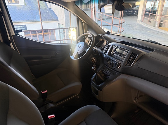 Nissan NV200 20 of 25