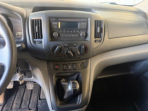 Nissan NV200 13 of 25