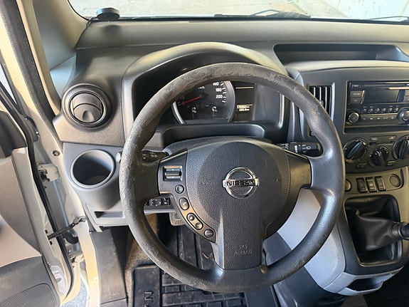 Nissan NV200 12 of 25