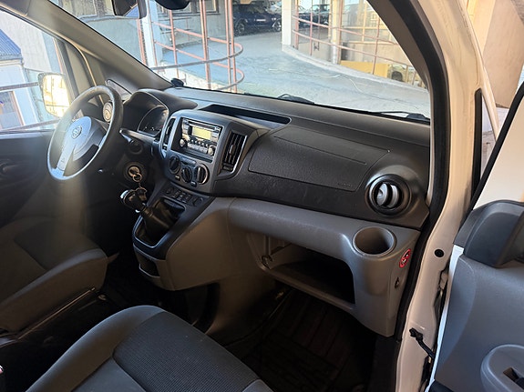 Nissan NV200 19 of 25