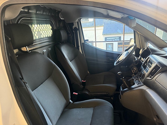 Nissan NV200 21 of 25