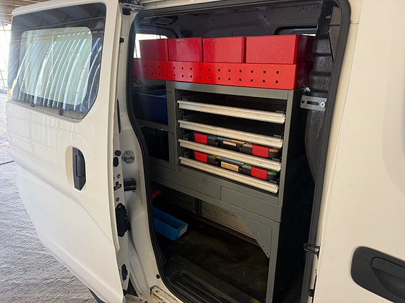 Nissan NV200 23 of 25