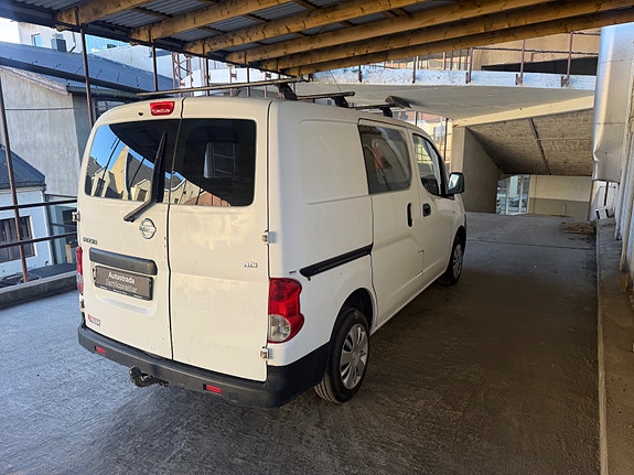 Nissan NV200 10 of 25