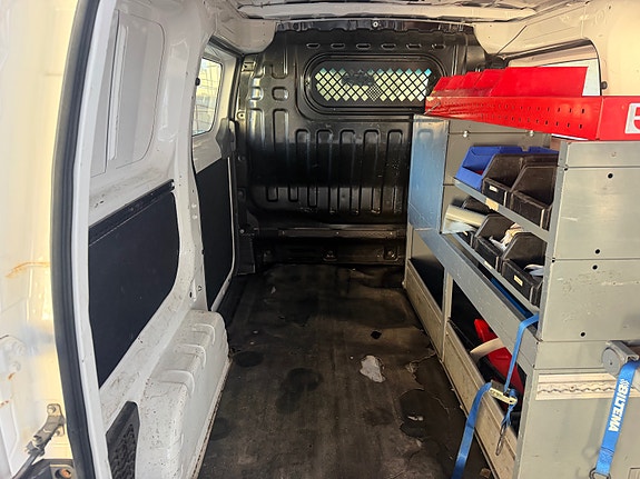 Nissan NV200 25 of 25
