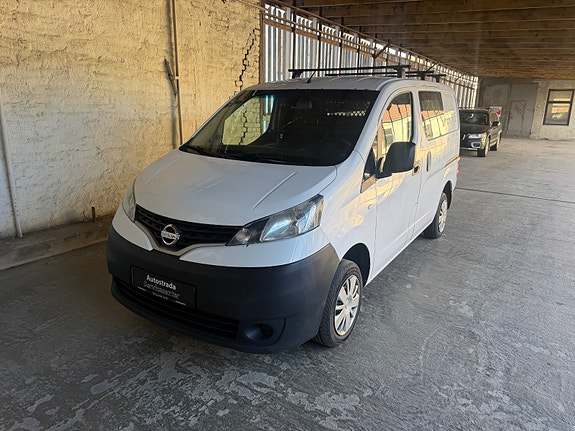 Nissan NV200 2 of 25