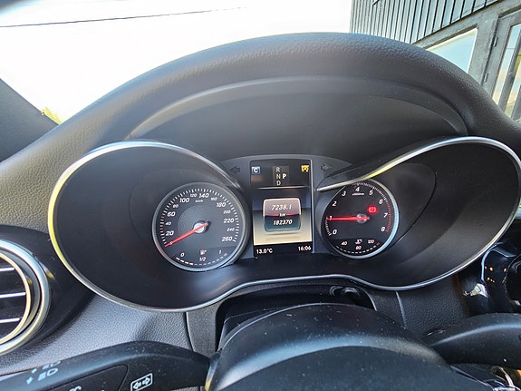 Mercedes-Benz C200 13 of 17