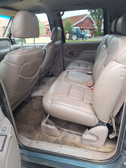 Chevrolet Suburban 9 of 13