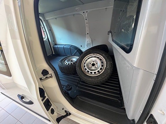 Volkswagen Caddy Maxi 8 of 13