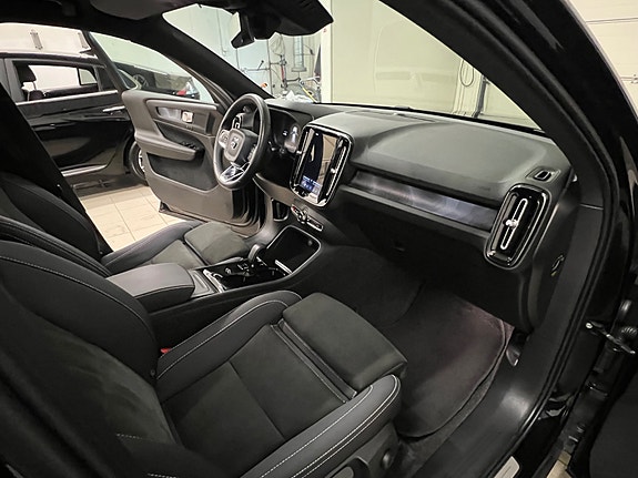 Volvo XC40 10 of 21