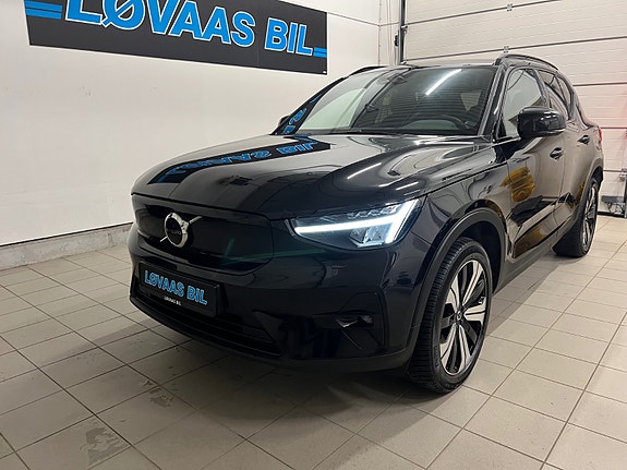 Volvo XC40 2 of 21