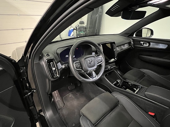 Volvo XC40 9 of 21