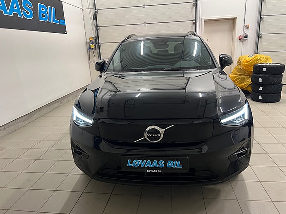 Volvo XC40 3 of 21