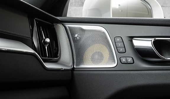 Volvo XC60 14 of 25
