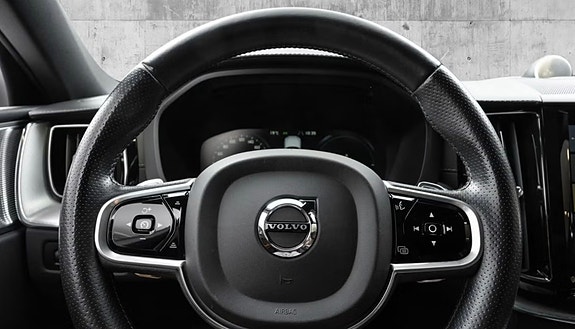Volvo XC60 9 of 25