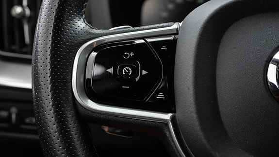 Volvo XC60 11 of 25