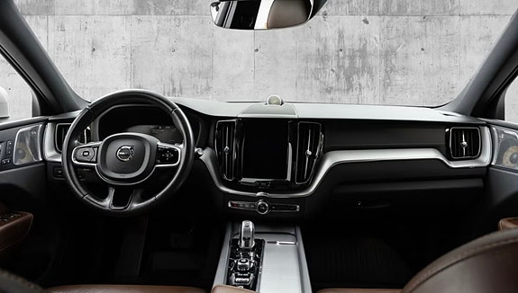 Volvo XC60 8 of 25