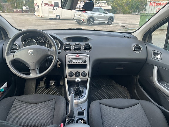 Peugeot 308 8 of 15