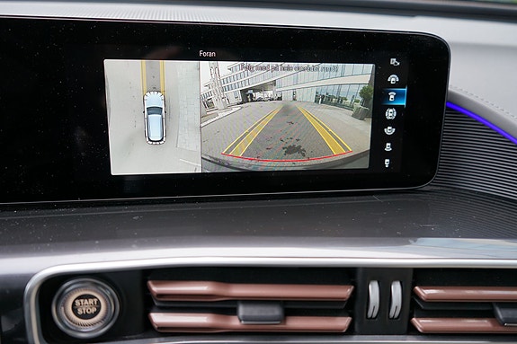 Mercedes-Benz EQC400 18 of 21