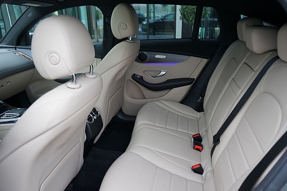 Mercedes-Benz EQC400 16 of 21