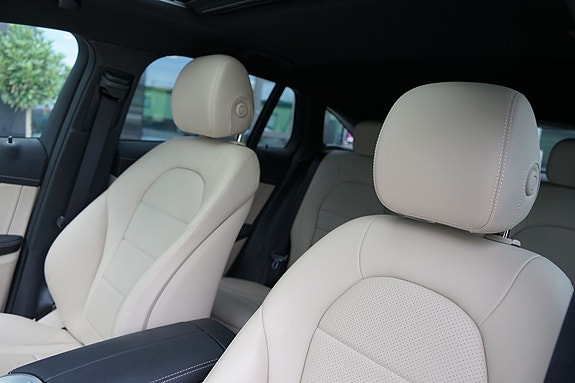 Mercedes-Benz EQC400 13 of 21