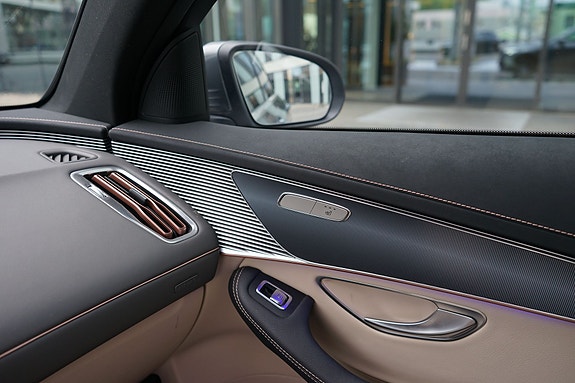Mercedes-Benz EQC400 17 of 21