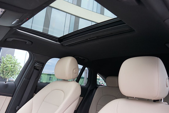 Mercedes-Benz EQC400 14 of 21