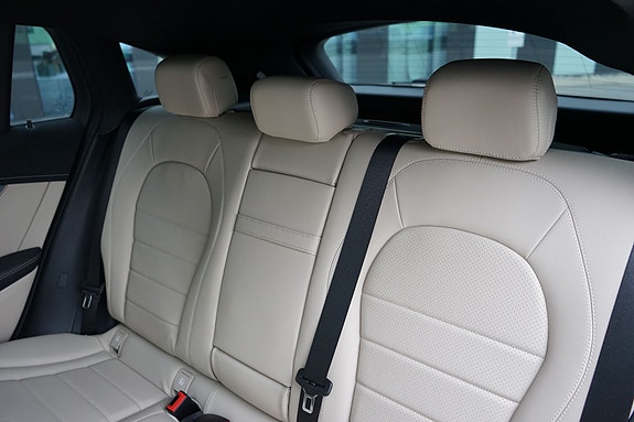 Mercedes-Benz EQC400 15 of 21