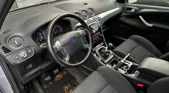 Ford S-MAX 12 of 25