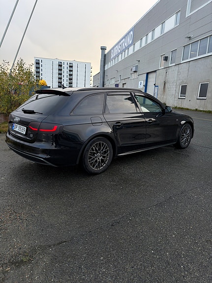 Audi A4 4 of 17