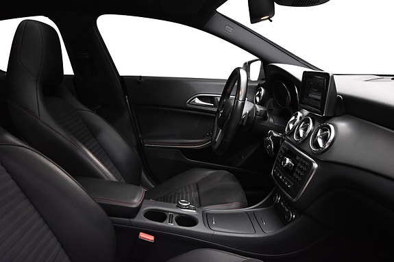 Mercedes-Benz CLA 12 of 29