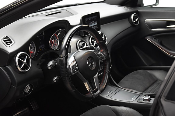Mercedes-Benz CLA 16 of 29
