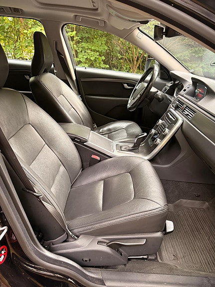 Volvo XC70 11 of 25