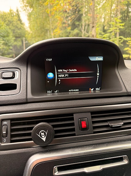 Volvo XC70 18 of 25