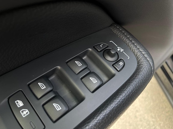Volvo XC60 17 of 30