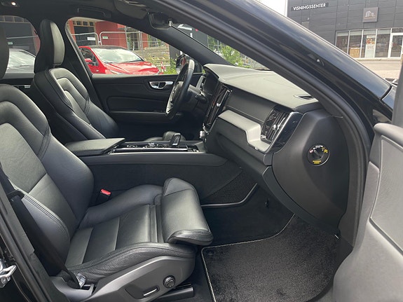 Volvo XC60 11 of 30