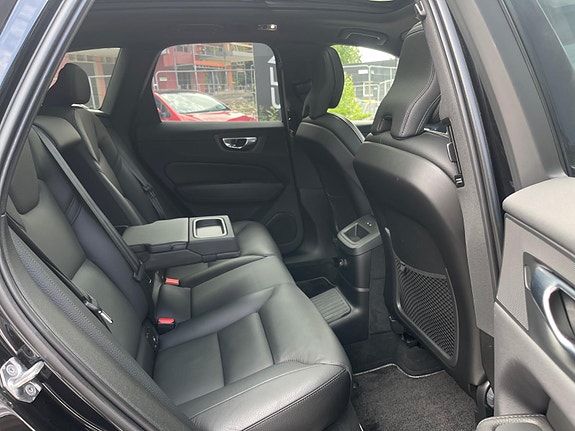Volvo XC60 13 of 30