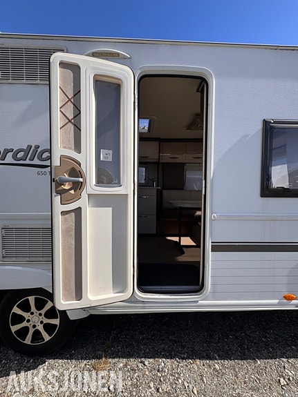 Bürstner AVERSO NORDIC 650 TS - 5 sengeplasser - Alde - WC/Dusj - TV 22 of 30