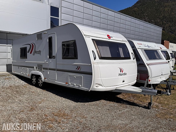 Bürstner AVERSO NORDIC 650 TS - 5 sengeplasser - Alde - WC/Dusj - TV 3 of 30